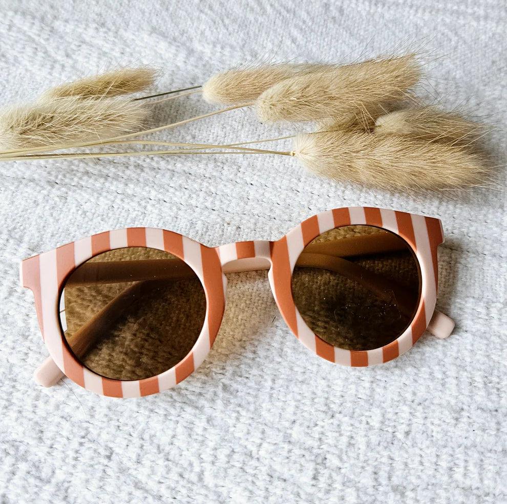 STRIPED SUNGLASSES // Kids - Loja Real