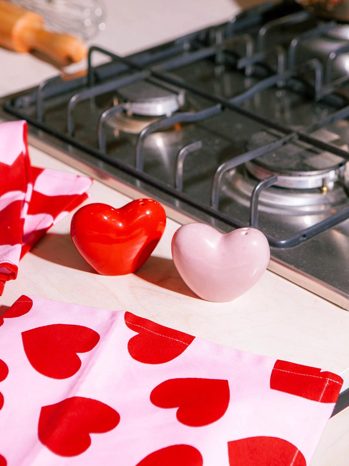 SALT AND PEPPER SHAKERS // Hearts