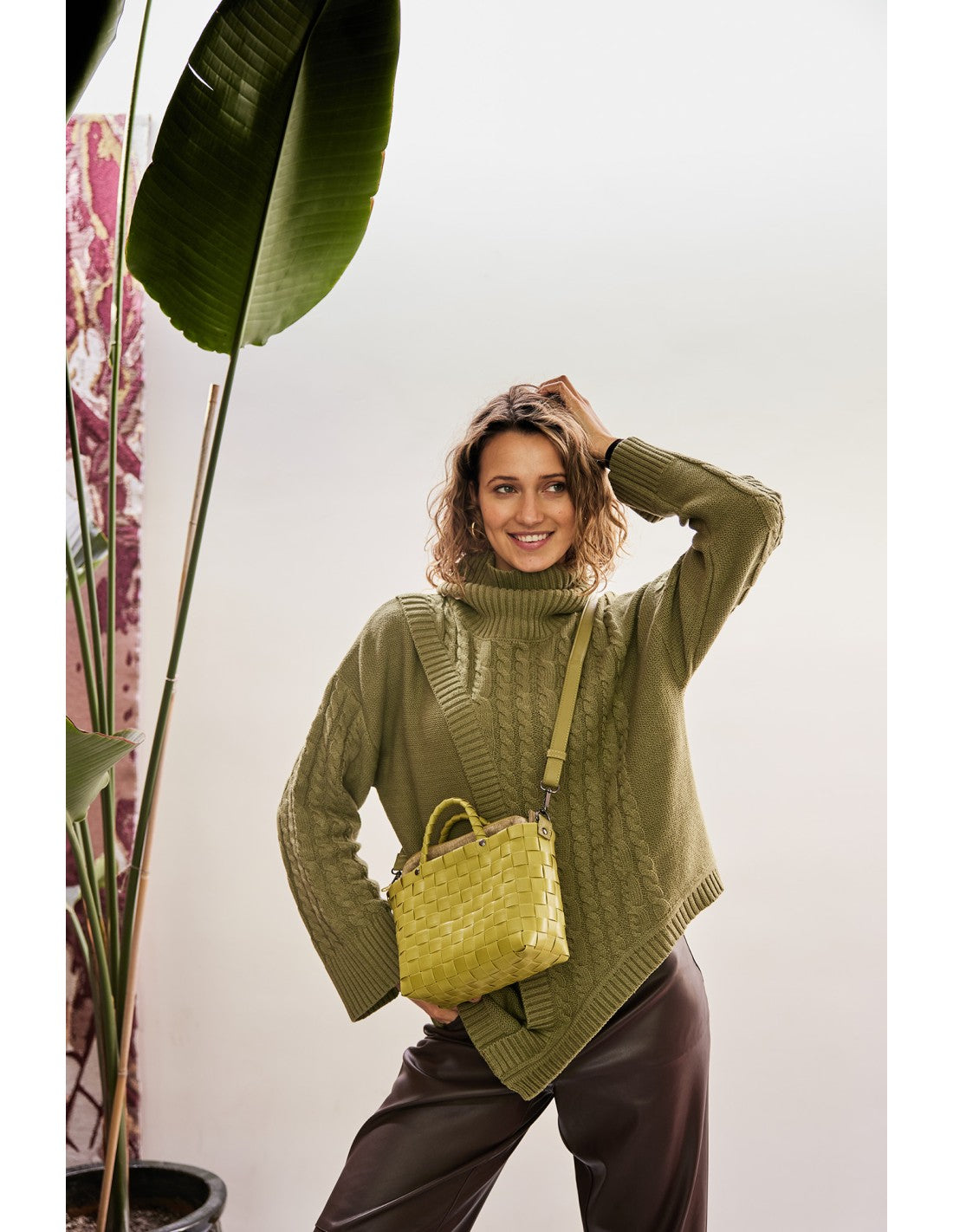 CROSSBODY BAG // Made with recycled plastic