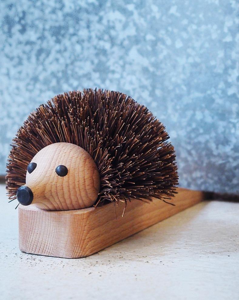 DOOR STOP // Wooden Hedgehog - Loja Real