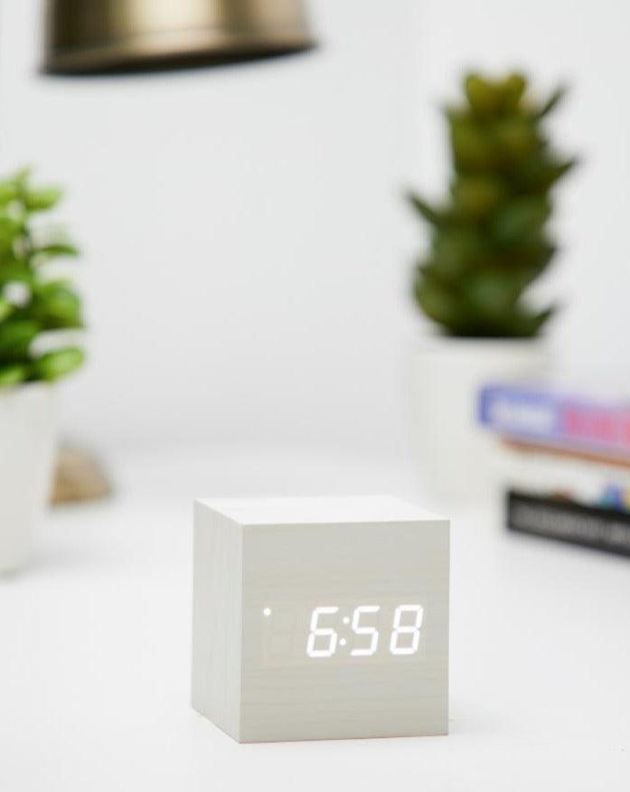 CUBE // White Wood Like Clock - Loja Real