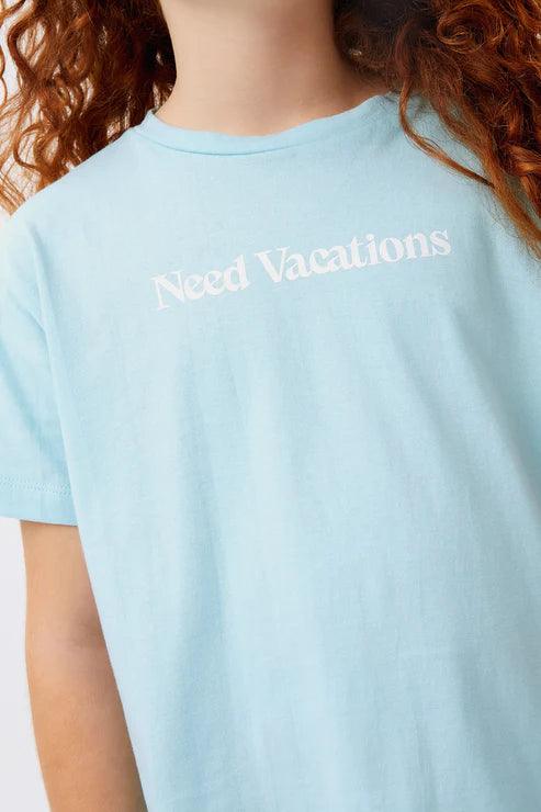 T-shirt Need Vacations - Loja Real