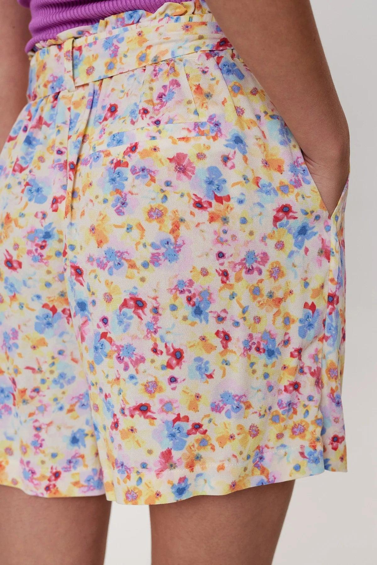 High-Waisted Floral Shorts - Loja Real